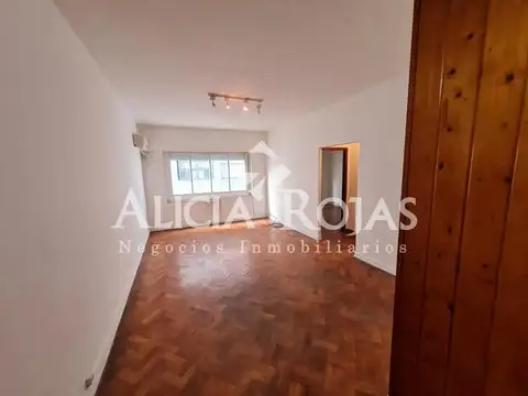 Excelente Dpto 3 amb  Cta Fte 80 mts. Av Hipólito Yrigoyen 1700. Congreso