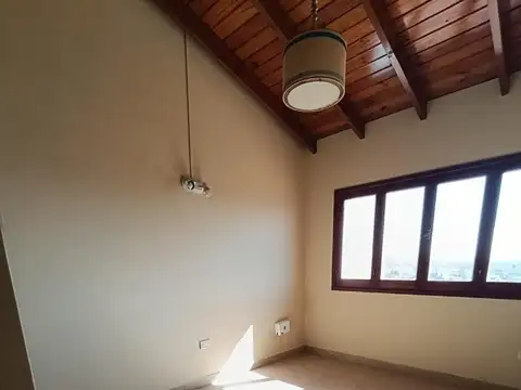 Casa 5 ambientes con 1 baño