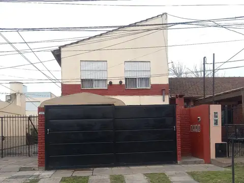Excelente PH Castelar Sur APTO CREDITO, dos dormitorios y dos cocheras