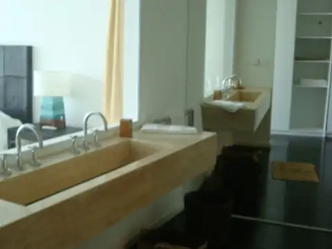 Departamento 5 ambientes con 4 baños