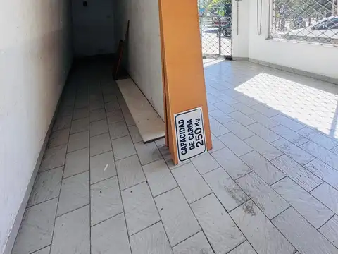 ACASSUSO - ALQUILER LOCAL C/ DEPOSITO SOBRE AV. SANTA FE S/EXPENSAS