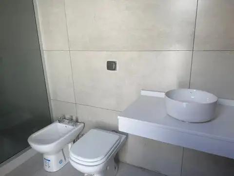 Casa en Alquiler con 2 cocheras