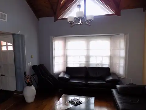 Casa 4 ambientes con 4 baños