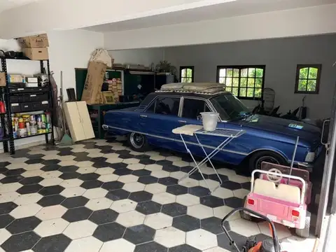 Casa en Venta con 9 cocheras