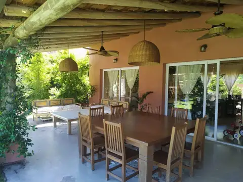 Casa 5 ambientes con 2 baños