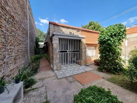 Venta Casa 2 Dormitorios Fraga 3100 Con Cochera