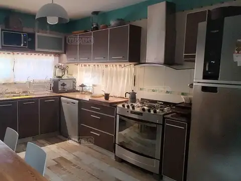 Casa 7 ambientes con 3 baños