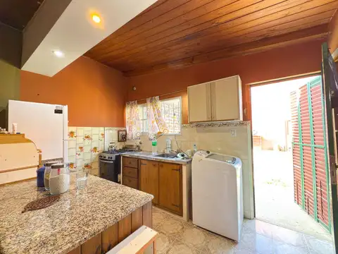 Casa 5 ambientes con 3 baños