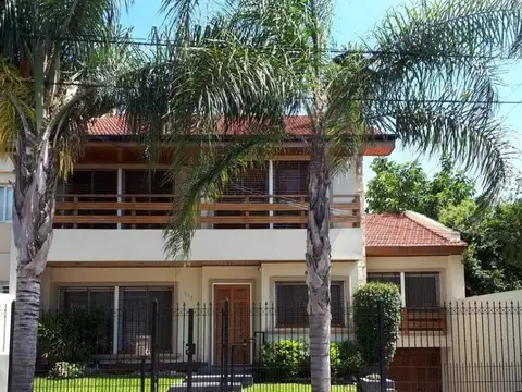 *EXCLUSIVO Y MODERNO CHALET 4/5 AMB. SOBRE LOTE DE 12 X 30
