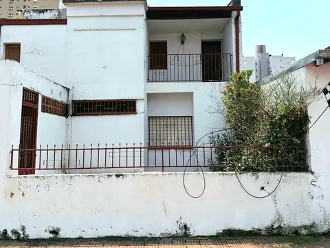 Casa 7 ambientes con 2 baños