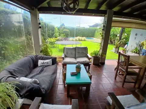 Casa 4 ambientes con 2 baños