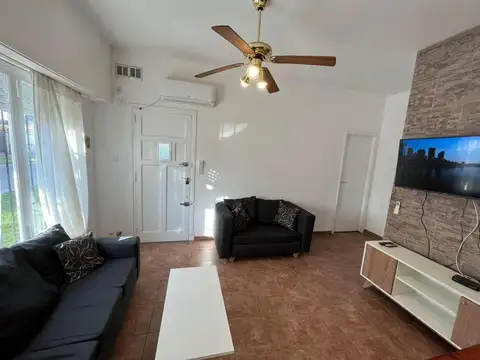 Casa en Alquiler en Punta Mogotes, $ 1.000.000