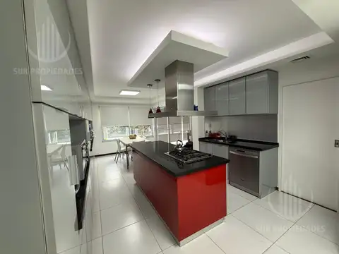 Casa en Venta en Solar Del Bosque, USD 270.000