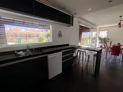 Casa en Venta en Russell, USD 298.000