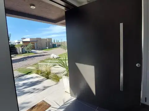 Casa 7 ambientes con 3 baños