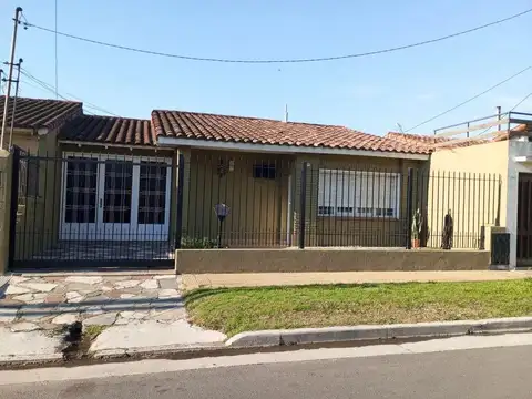 Casa 4 ambientes con piscina en venta en Ituzaingó
