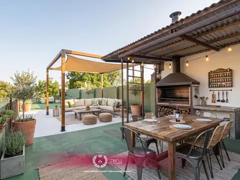 Venta casa 6 ambientes 320M² sobre terreno de 172M² en Parque Patricios con 2 patios y 2 terrazas