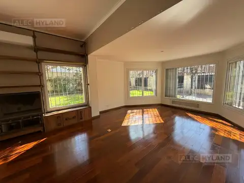 Casa en Venta en Acassuso Vías  /  Libertador, USD 800.000