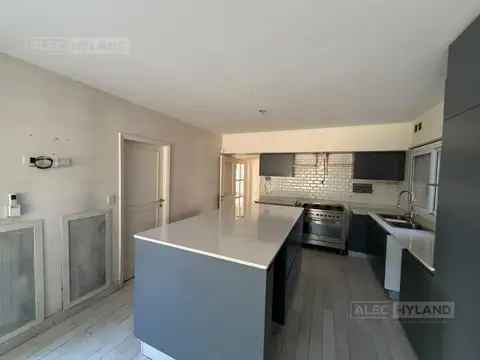 Casa en venta refaccionada en Acassuso, San Isidro