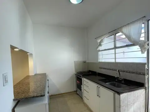 Casa en Alquiler con 1 cochera