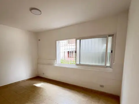 Local en Calle Estrada  442