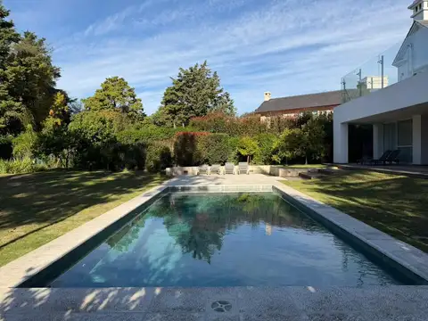 Casa en Venta con 7 cocheras