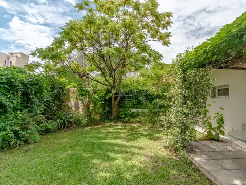 Casa apto comercial en venta, en una planta, en el bajo de San Isidro, a metros de Tiscornia.