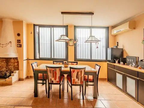 Depto Tipo Casa 4 ambientes con 2 baños