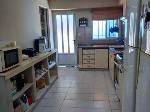 Casa 7 ambientes con 2 baños