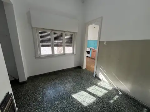 Casa 3 amb. sobre gran terreno VENTA