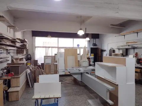 Local al frente sobre avenida