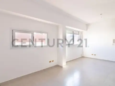 1 de mayo 1100, Piso 8