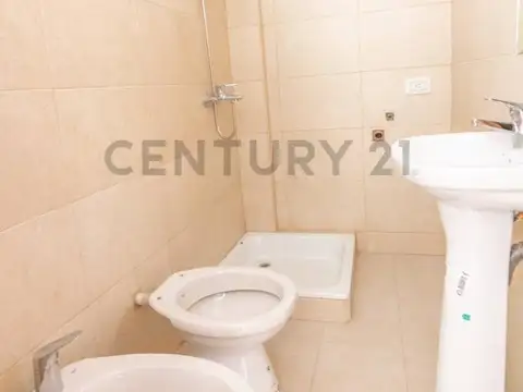 1 de mayo 1100, Piso 8