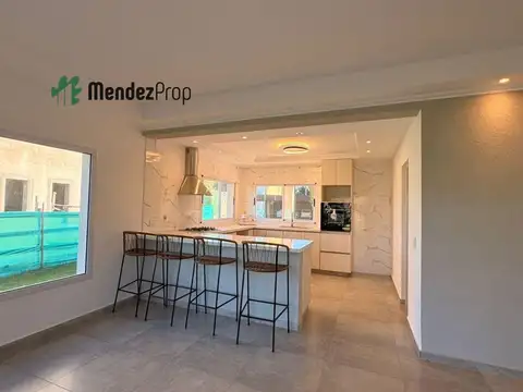 Casa 5 ambientes con 3 baños