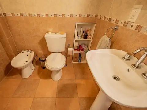 VENTA - CASA MULTIFAMILIAR C/ GALPON  - TABLADA