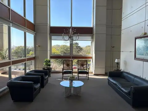 Imponente departamento con vista franca al río