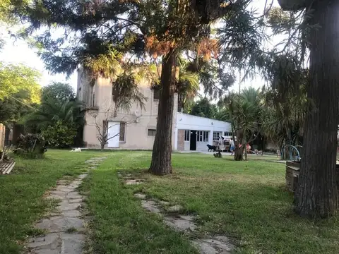Casa Quinta 4 Amb en Lote de 1400m² c/ Piscina - Pres. Sarmiento 537