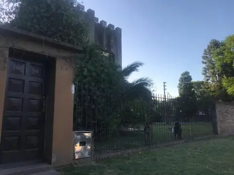 Casa Quinta 4 Amb en Lote de 1400m² c/ Piscina - Pres. Sarmiento 537