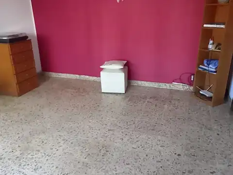 Preciosa Casa en 1 PLANTA, 5 Amb + Dep con 2 Cocheras, Piscina & Quincho con Parrilla