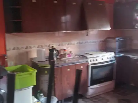 VENDO CASA 4 AMBIENTES 200M2 CUBIERTOS