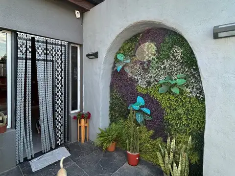 Casa en zona céntrica de Garin