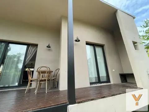 Casa en Venta - 2 Dormitorios 2 Baños - 800mts - Abasto