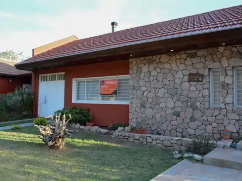 Casa 3 ambientes con 2 baños