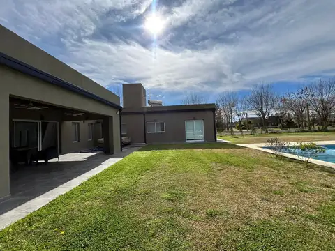 Casa 7 ambientes con 3 baños