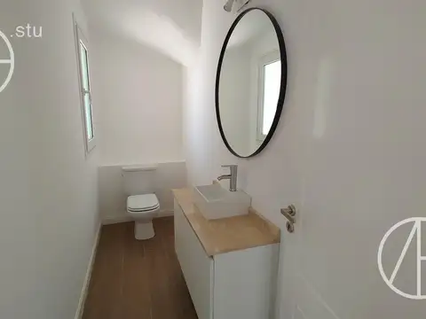 Casa 4 ambientes con 3 baños