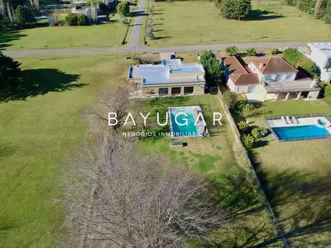 Casa en Venta con 4 cocheras