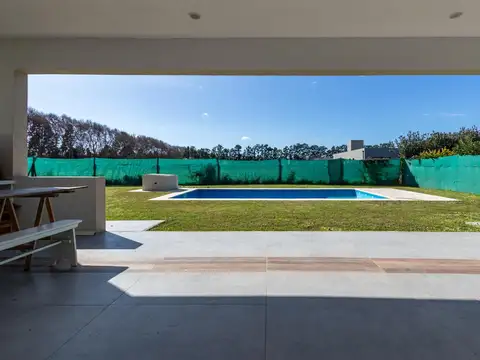 Casa 5 ambientes con 1 baño