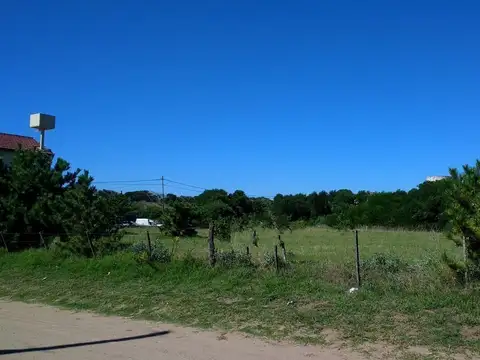 Dos Lotes Linderos sobre Yrigoyen Nueva Atlantis