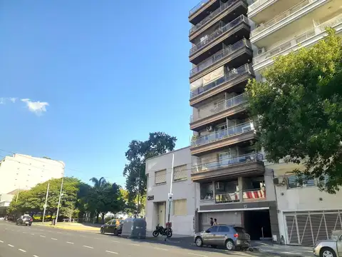VENTA MONOAMBIENTE BALCÓN COCHERAS  BUENA RENTA 