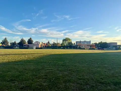 Lote a La Laguna en Barrio Privado Club de Campo Santa Rita